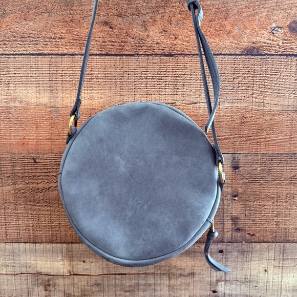 NWOT Portland Leather Almost Perfect Circle Large Crossbody Bag - Picture 4 of 10